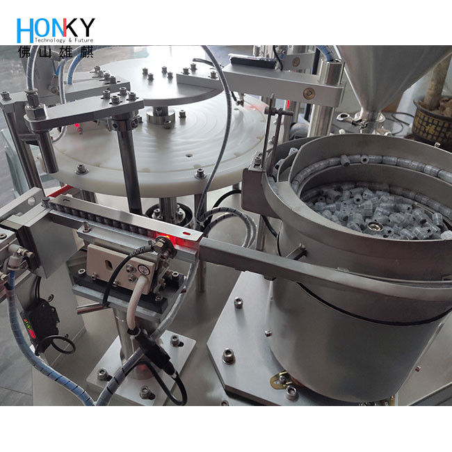 Automatische 3 ml injectieflacon vulmachine met keramische zuigerpomp voor cosmetische huidgel met 30 stuks per minuut