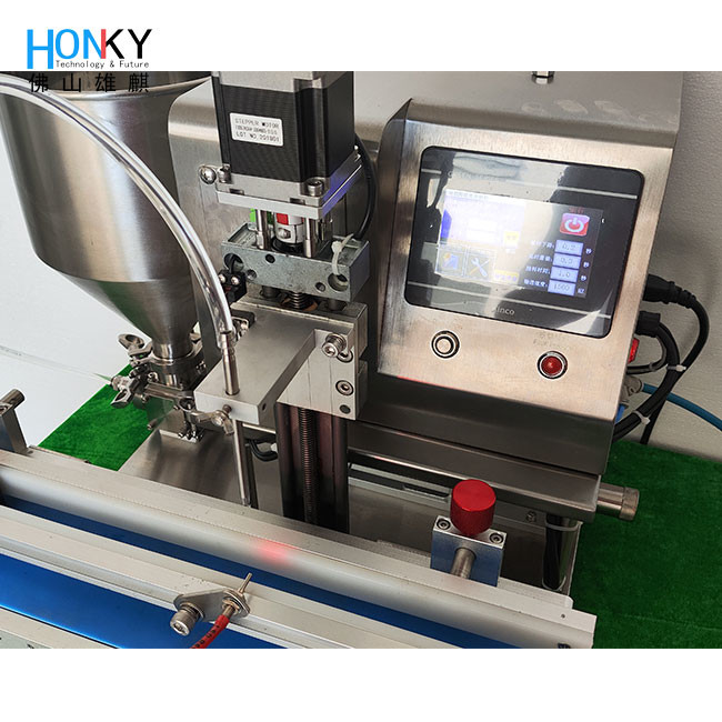 Small Batch Using Desktop Conveyor Whiten Cream Bottle Filling Machine With High Precison Ceramic Piston Pump For Cosmetic Packing