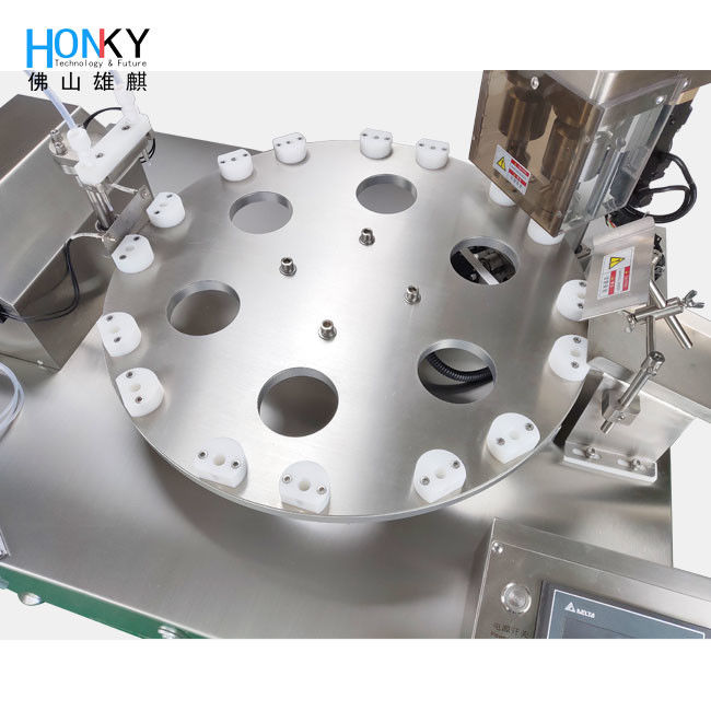 Semi-automatische kleine flessen vloeistofvulmachine met dubbelkanaalsysteem voor het verpakken van kleine flessen