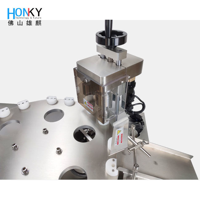 Semi-automatische kleine flessen vloeistofvulmachine met dubbelkanaalsysteem voor het verpakken van kleine flessen